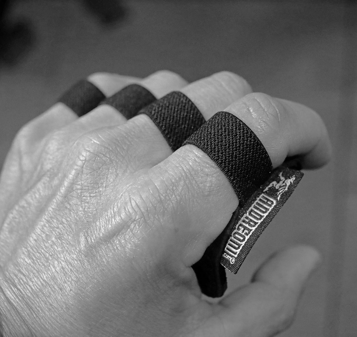 Minimal Non-Intrusive Workout Grips for Palms. Simple and Comfortable.