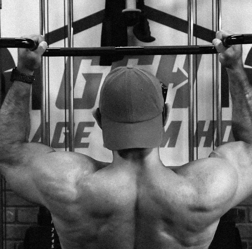 Lifter doing a neutral grip lat pulldown with the Andreoni Bar on a functional trainer