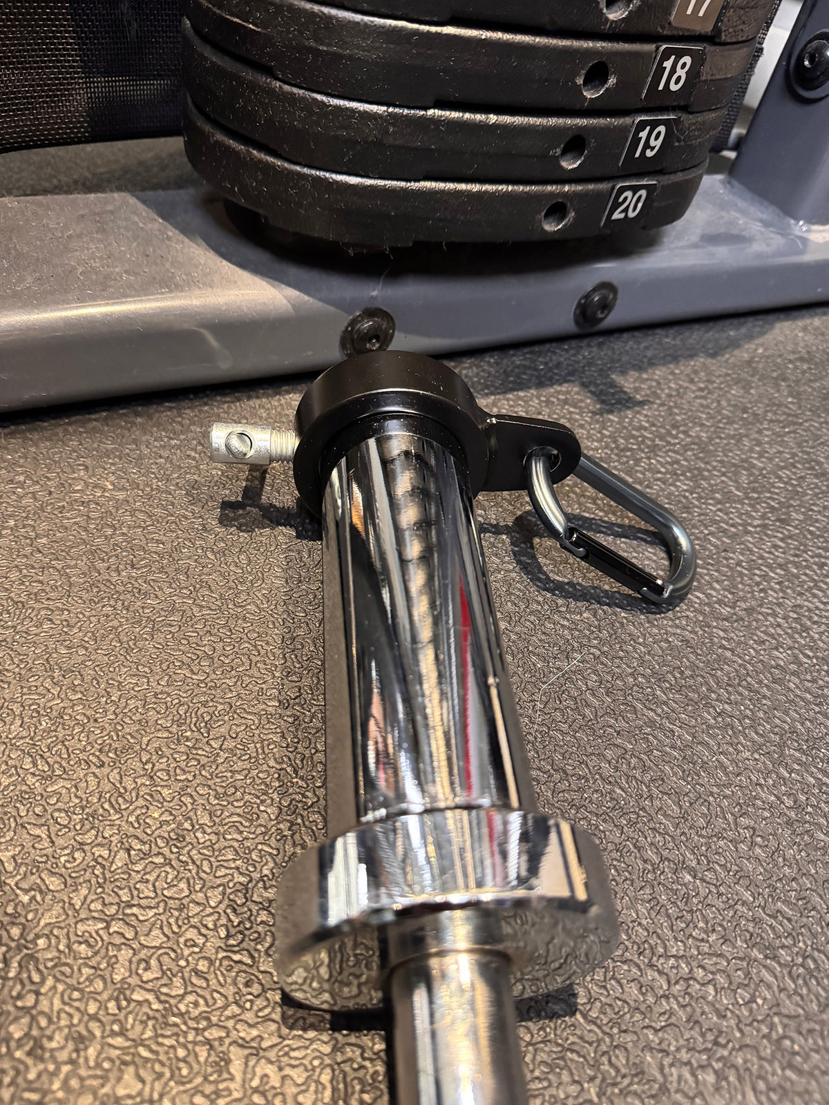 Andreoni cable barbell collar locked onto an Olympic barbell sleeve