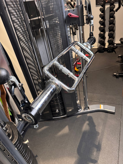Tricep bar with Andreoni cable barbell collars, ready to clip to cables