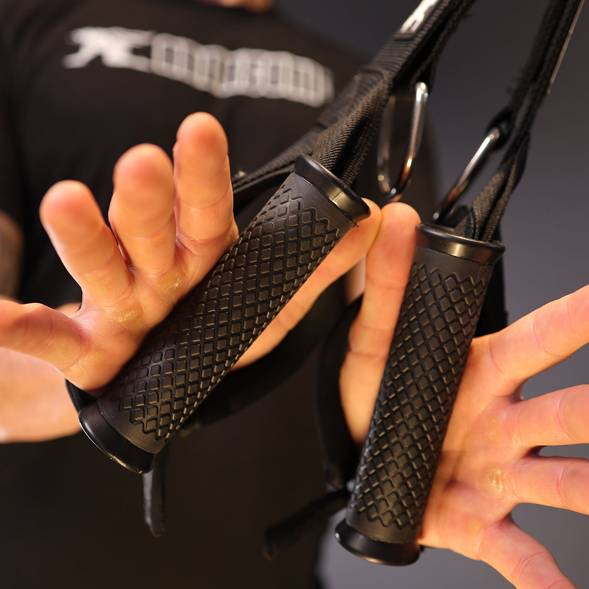 ANDREONI FOCUS STRAPS (TM)  - The cable attachment that won't crush your finger bones. - Andreoni.Fitness